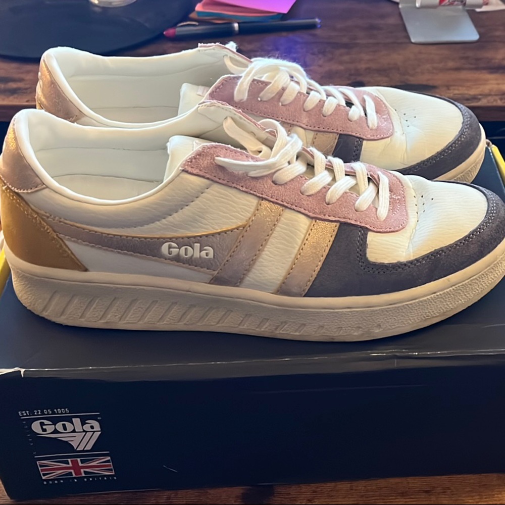 Gola White and Gray Sneakers Retro-Inspired Design